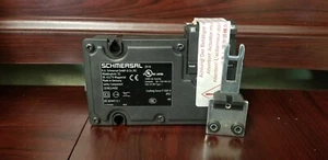 SCHMERSAL 101022605 TZFWS24VDC SWITCH - Picture 1 of 3