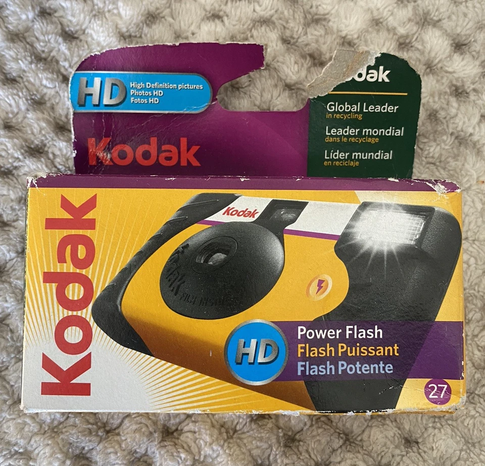 Kodak Single Use Power Flash HD Disposable Camera 27 exposure EXPIRED 04/2013 - Image 1 of 4