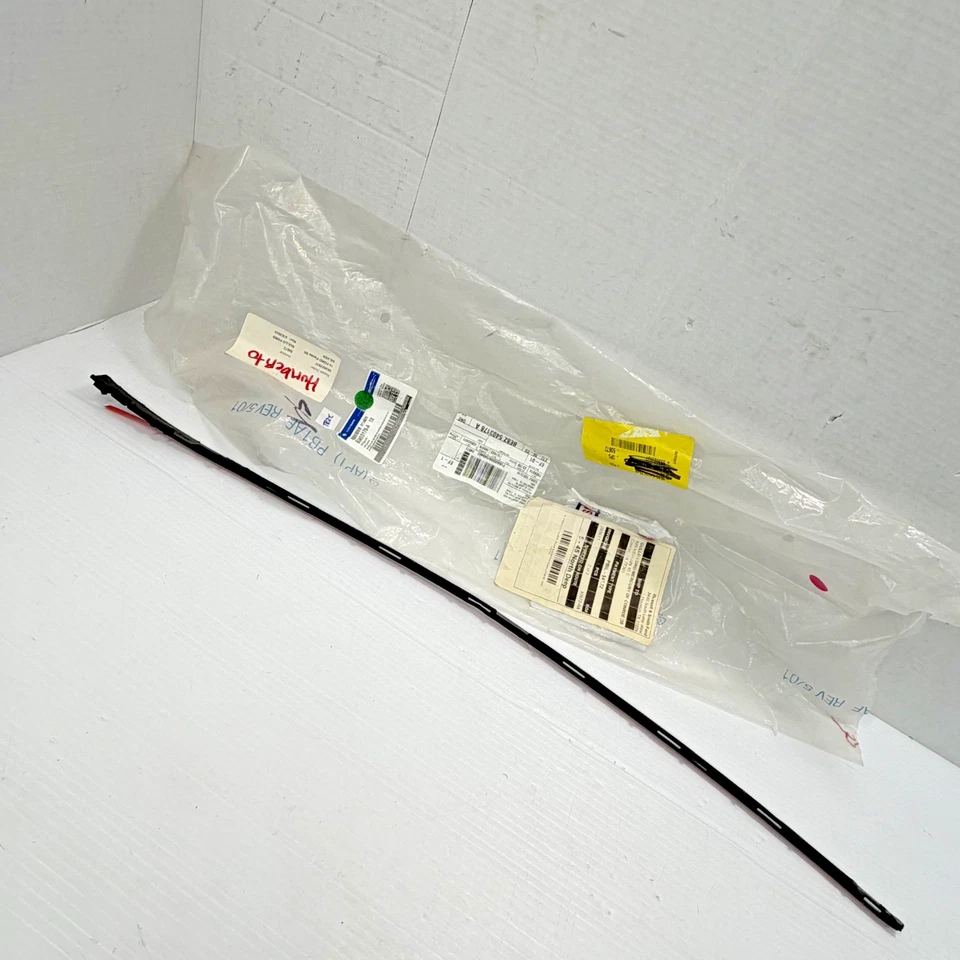 Nuevo parabrisas derecho Ford Fiesta 2011-2019 moldura Be8z-5403178-A OEM Foto 1 de 4