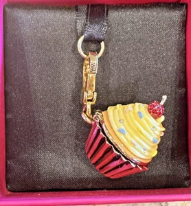 NWT JUICY COUTURE 2014  YELLOW CUPCAKE CHARM YJRU7919 - Picture 1 of 7