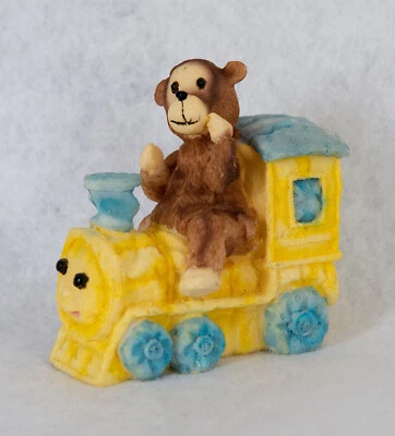 Decoración de pastel / estatuilla - Baby Shower para niño, oso de resina en tren Foto 1 de 4