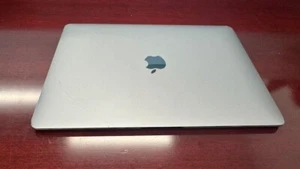 Apple MacBook Air 13" 2018 (128GB, i5, 8GB) Space Grau - Kosmetische Probleme - Bild 1 von 8