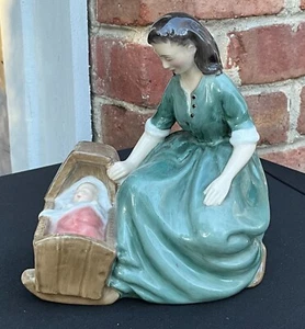 RARA Figura Royal Doulton "Cradle Song" HN 2246 De Colección Coleccionable 1958 - Imagen 1 de 8