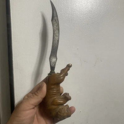 Incrível Faca Abridora de Cartas Vintage Madeira Esculpida Cabo de Leão Bom Detalhe Antigo - Imagem 1 de 4