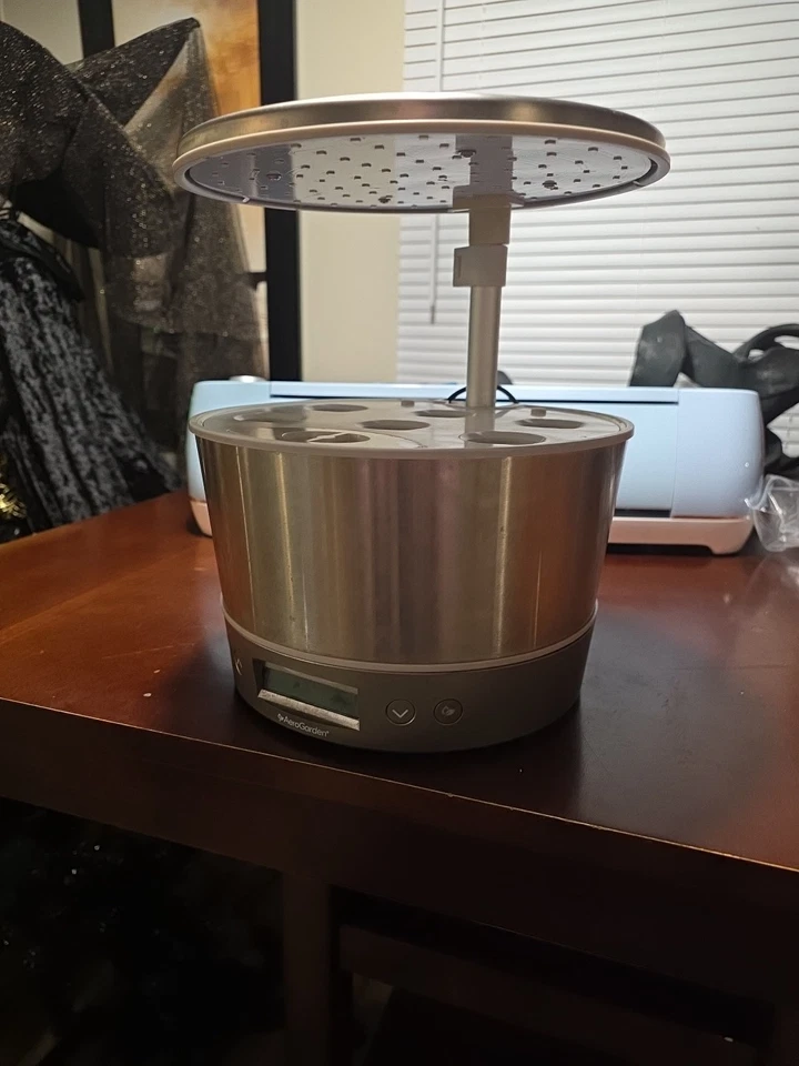 Jardín hidropónico interior AeroGarden Harvest Elite 360 con 6 espacios 100693-BSS Foto 1 de 4