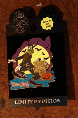 Disneyland Resort Goofy Halloween 2005 Glow in the Dark Pin Limited Edition - Image 1 of 2