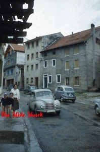 France street scene old cars houses children 1960 Kodachrome 35mm slide - Picture 1 of 1