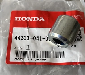 Original Honda C90 70 50 Spurverbreiterung vorne PT 44311-041-000 - Bild 1 von 3
