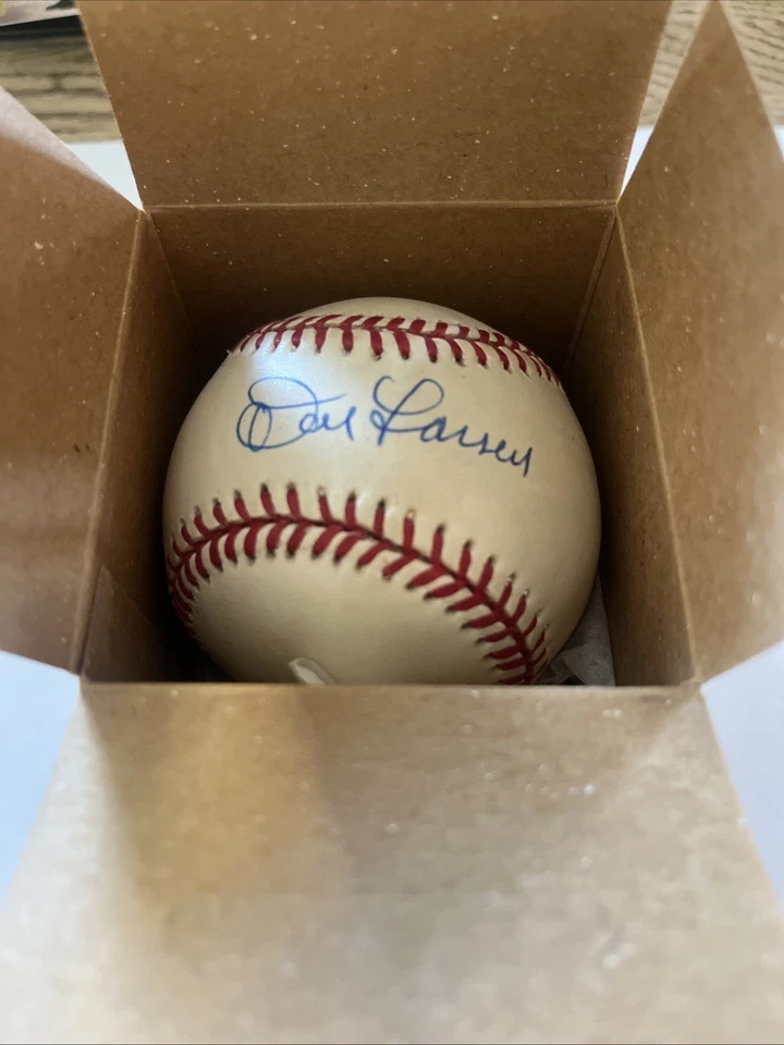 béisbol autografiado por don larsen Foto 1 de 4
