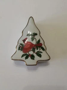 Vintage Lefton Porcelain Christmas Tree Trinket Box~ Red Bird Holly Leaves 3'' - Picture 1 of 9