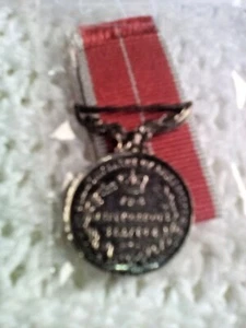 no 72 QUEEN ELIZABETH MERATORIOUS SERVICE MEDAL minature 1.5cm WW2 - Picture 1 of 1