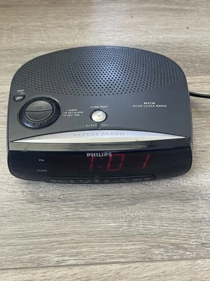 Phillips Retro Alarm Clock Radio AM/FM AJ3120 Tested Works Good - Image 1 of 4