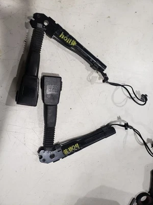 Hebillas de cinturón de seguridad delanteras izquierda y derecha - BMW 335XI E90 LCI N55 2011 - 09-16 OEM Foto 1 de 4