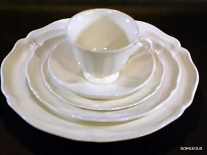 FABULOSO AJUSTE DE LUGAR DE 5 PIEZAS de patrón FORMA DE REINA por WEDGWOOD ~ INGLATERRA - Imagen 1 de 10