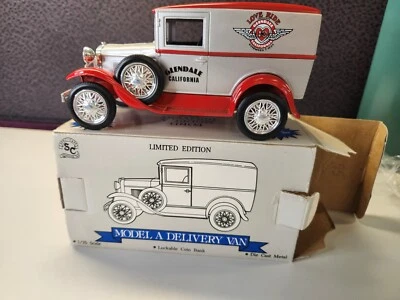 Liberty Modelo A Delivery Van Bank Die Cast Love Ride Glendale, CA - Precioso Foto 1 de 4