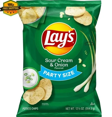 Patatas fritas con sabor a crema y cebolla agria Lay's, tamaño fiesta - bolsa de 12,5 oz Foto 1 de 4