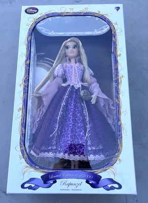 Disney Store Enredado Rapunzel Edición Limitada Muñeca Coleccionista Vestido Púrpura NUEVO Foto 1 de 4