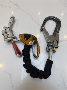 Petzl Grillon 2mtr U Schlüsselband mit Petzl Carabina und MGO Open 60 Haken - Bild 1 von 10