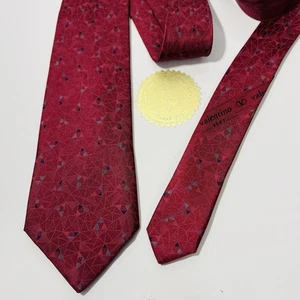 "Corbata de seda de diseñador Valentino roja con triángulos negros y grises 58,5x3""" - Imagen 1 de 13