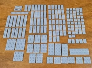 Lego hellgraue Grundplatten Konvolut 143 Stück. 2x2 2x3 2x4 2x6 2x8 4x4 4x6 6x6 6x - Bild 1 von 5