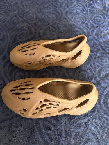 Yeezy Red Clay Foam Runner (U