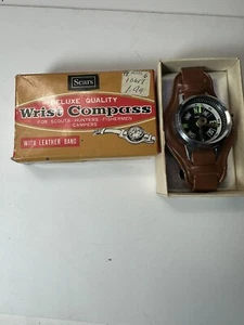 Bussola da polso di qualità Sears Deluxe per cacciatori scout nuovo vecchio stock NOS Giappone - Foto 1 di 6