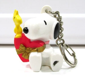 Whitman's Snoopy Valentines PVC Keychain/Clip-on Red Heart Candy Box/Gold Ribbon - Picture 1 of 1