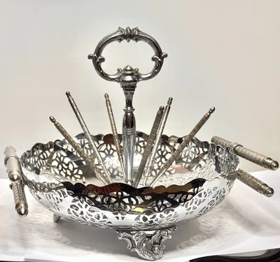 Antiguo Juego de Accesorios Victoriano Color Plata Metal Patas Cascanueces Tazón Crueta Foto 1 de 4