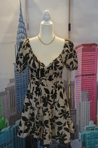 Kurzes khaki-schwarzes Blumenkleid der Marke Blush Größe Medium - Bild 1 von 8