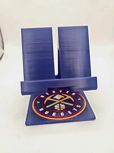 Support de téléphone imprimé en 3D Denver Nuggets | Accessoire de bureau de basket-ball NBA - Photo 1 sur 6