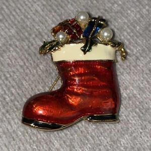 CHRISTMAS HOLIDAY PIN BROOCH GOLD ENAMEL STOCKING RED Made In Thailand - Picture 1 of 2