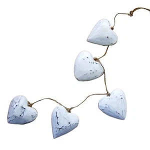 BEACH LIFE HAND CARVED GARLAND OF 5 WHITEWASH WOODEN HEARTS - 80cm **NEW** - Bild 1 von 3