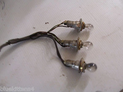 1987 年 COLONY PARK WAGON TAILIGHT LIGHT BULB SOCKETS 原始设备制造商二手尾部制动旋转 — 第 1/4 张图片