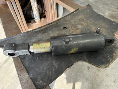 GOOD USED CATERPILLAR HYDRAULIC TILT CYLINDER ASSY. 94205-14020 - Image 1 of 4