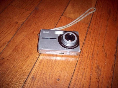 Kodak EasyShare M753 7.0MP Compact Digital Camera W/ Battery FOR PARTS ONLY - Image 1 of 2