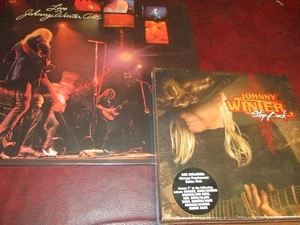 JOHNNY WINTER & LIVE COLUMBIA RECORDS PC-30475 LIMITED EDITION + STEP BACK 45'S - Foto 1 di 1