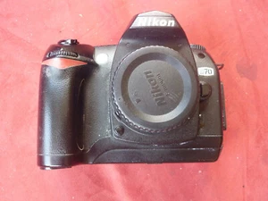 Nikon D70 mit  Zubehörpaket - Bild 1 von 13