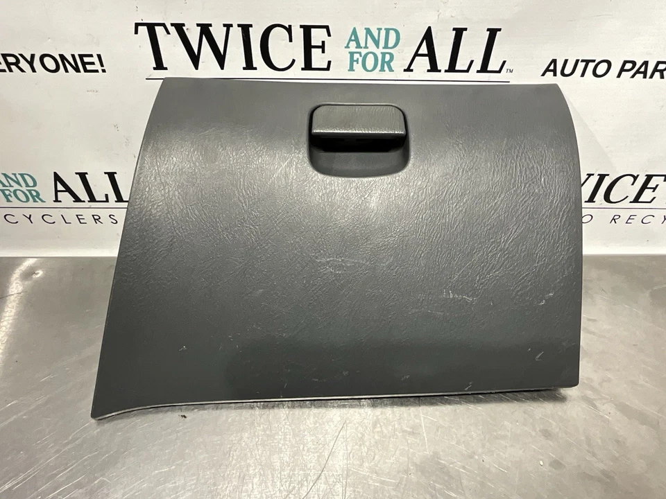 Крышка перчаточного ящика 1996-2000 Honda Civic серая от оригинального производителя - Изображение 1 из 4