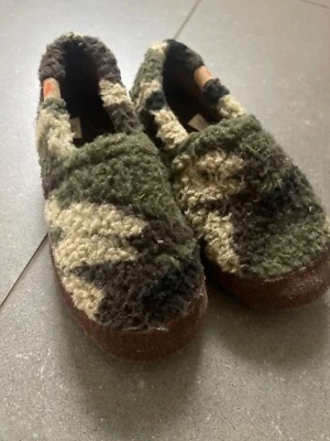 Zapatillas peludas camufladas para niños Acorn talla 1-2 Foto 1 de 4