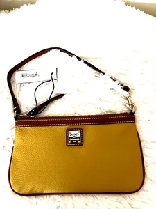 Neu mit Etikett Dooney & Bourke große schmale Handgelenktasche SENF - Bild 1 von 14