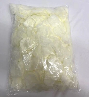 Brand NEW 1000 PCS Silk Rose Petals Wedding Flower Decoration White NEW!! - Image 1 of 2