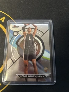 2023-24 Topps Finest - Common Victor Wembanyama #76 (RC) - Picture 1 of 2