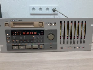 Tascam DA-88 Modular Digital Multitrack Recorder 8-Track Hi8 Tape. Nur 17 Std. - Bild 1 von 6