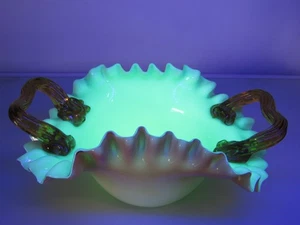 Viktorianischer gefasster Glas Braut Korb Schale Griffe rosa antik UV LEUCHTET - Bild 1 von 24