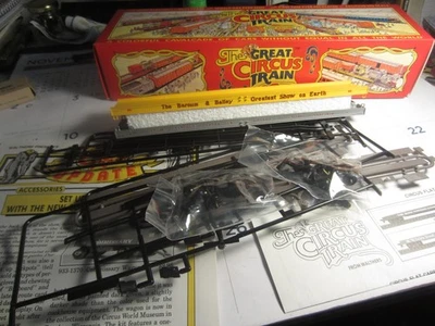 HO trains; New in box WALTHERS great circus train 2 circus flat car kits - Image 1 of 4