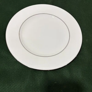 Plato de cena Kate Spade Lenox Cypress Point blanco platino 10 7/8 porcelana de hueso NUEVO - Imagen 1 de 6