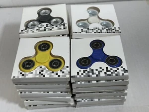 LOT 32 HAND FIDGET SPINNER PARTY TOYS STRESS RELIEF FOCUS 4 COLORS 32 PCS #324 - Picture 1 of 5