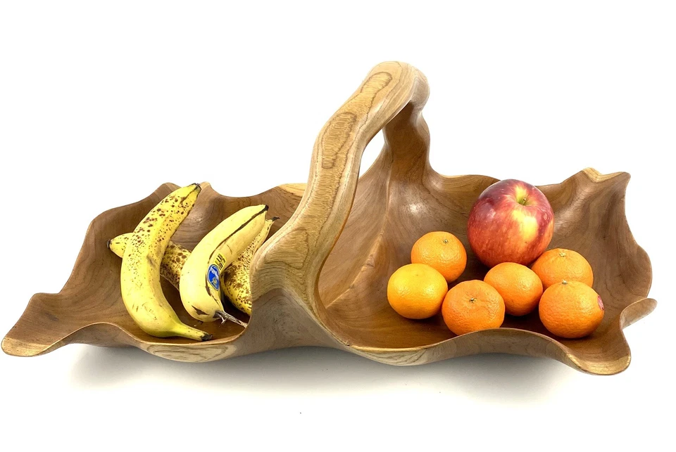 Cesta de madera de teca exótica diseño con motivo de fruta (25"L by10 1/2”w). Hecho a mano. Foto 1 de 4