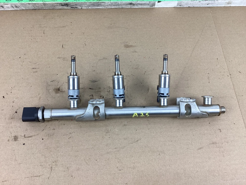 VOLKSWAGEN JETTA 2013-2018 1,4 L L4 motor de gasolina inyector de combustible tubo de riel OEM Foto 1 de 4