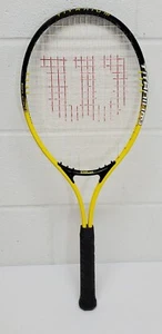 Wilson Racchetta Tennis 110 Titanio Soft Shock 3 Racchetta 27" Giallo/Nero 4 1/2 - Foto 1 di 16